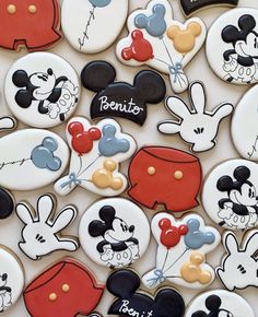 mickey and minnie mouse cookies with the words benitos on them in black, white, and red