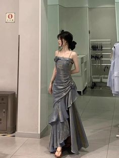 Formal Dresses Flowy, Prom Dresses Bodycon, Classy Elegant Outfits, Asymmetrical Prom Dress, Bodycon Gown, Prom Dress Inspo, Prom Dress Inspiration, Prom Outfits, Fashion Attire