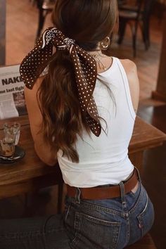 Cute Headband Hairstyles, Cute Headbands, Bandana Hairstyles, Carrie Bradshaw, Grunge Hair, 가을 패션, Audrey Hepburn, Headband Hairstyles, Scarf Hairstyles