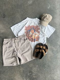 Khaki Shorts Outfit, Simple Streetwear, Ames Iowa, Mens Casual Outfits Summer, Men Street Fashion, Crazy Outfits, Street Fashion Men Streetwear, Guys Clothing Styles, Vintage Outfit