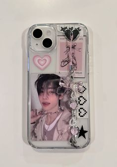 Subtle Kpop Phone Case, Cute Phone Decorations, Kpop Collage Phone Case, Phone Back Cover Ideas Aesthetic, Kpop Deco Aesthetic, Aesthetic Phone Case Kpop, Kpop Clear Phone Case Ideas, Decorating My Phone Case, Photocard In Phone Case