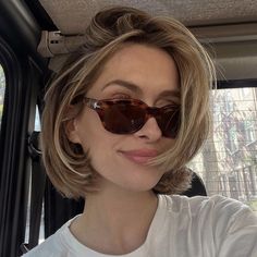 Blonde Highlights On Dark Hair Short, Dark Hair Short, Blonde Short Bob, Blonde Highlights On Dark Hair, Thick Hair Cuts, Dark Hair With Highlights, Hair Color And Cut, Short Haircut, Short Blonde