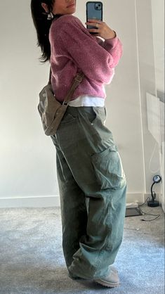 Fashion Girlies, Diy Vetement, Cargo Pants Outfit, Looks Street Style, Streetwear Fashion Women, Swaggy Outfits, Mode Hijab, Mode Streetwear, Mode Vintage