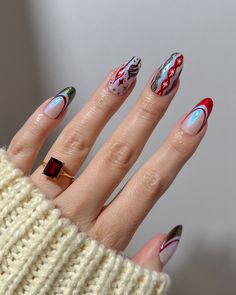 It’s tiiiiimmmeee🧣🎄✨ My most favorite time of the year is here & to celebrate that I’ve compiled some of my absolute fav nail looks from the last few holiday seasons!! This post is the perfect one stop shop for holiday nail inspiration 😘🎄❤️ Indie Christmas Nails, Retro Nail Art Vintage, Vintage Christmas Nails, Retro Christmas Nails, Eccentric Nails, Retro Nail Art, Nail Appointment, Retro Nails, Nail Looks