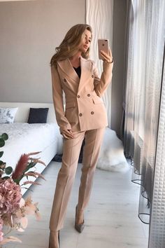 Fabric: High quality suiting fabric crepe diagonal Included: Double breasted blaze, pants Available sizes: XS, S, M, L Color: Black, Red, Beige, Camel, Bordeaux English Teacher Outfit, Woman In Suit, Classy Suits, Fashion Office, Business Outfits Women, Woman Suit Fashion, Classy Work Outfits, Work Outfits Women, Professional Outfits