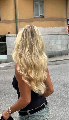 Blond Strands, Beach Blonde Balayage, Blonde Beach Hair, Wedding Hair Blonde, Super Blonde Hair, Rachel Green Hair, Golden Blonde Hair, Brunette Hair With Highlights