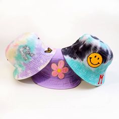 colorful custom bucket hats with patches Funny Bucket Hats, Custom Bucket Hats, White Bucket Hat, Custom Denim Jacket, Bucket Hat Women, Tie Dye Denim, Girl Accessories, Custom Denim, Tie Dye Colors