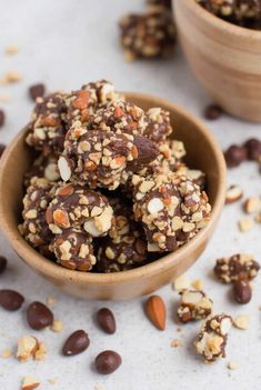 Ingredients: 2 cups whole almonds (roasted or raw, your choice) 1 1/2 cups dark chocolate (or milk chocolate, if you prefer), chopped or chocolate chips 1 tsp vanilla extract (optional) 1/2 tsp sea salt (optional, for a salted version) Chopped nuts or sprinkles (optional, for decoration)