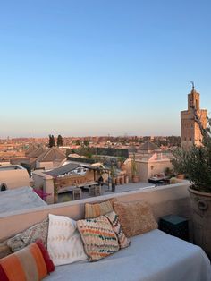 Paysage beau Marrakech vacances summer voyage sur use sunset 
Rooftop Maroc voyage travel aesthetic Feed ootd idée photo fond decran Morroco Aesthetic Travel, Marrakesh Aesthetic, Rooftop Aesthetic, Morocco Aesthetic, Marrakech Travel, Morocco Travel, Marrakech Morocco, Dream Holiday, Travel Goals