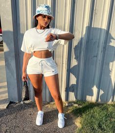 Euphoria Fashion, Yeezy Outfit, Effortlessly Chic Outfits, Cute Lazy Day Outfits, Lazy Day Outfits, Curvy Women Jeans, Cute Swag Outfits, Baddie Outfits Casual