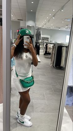 New Balance Outfit Black Women Skirt, Converse Fits Black Women, Fitted Baseball Hat Outfit Black Women, Black Girls Styling Jorts, Outfits Winter, Teenage Girl Outfits