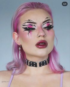 Naomi Jon Makeup, Egirl Eye Makeup, 2d Makeup, Pink Graphic Liner, Naomi Jon, Drag Make-up, Rave Makeup, Alternative Makeup