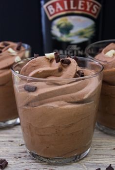 Baileys Frozen Mochaccino Mocha Cocktail, Baileys Frozen, Weight Watcher Desserts, Frappe Recipe, Mocha Frappe, Frozen Coffee, Boozy Desserts