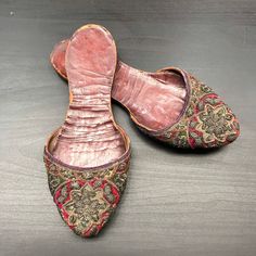 Vintage 1960's Ladies Bedroom Slippers, 1930's Shoes, Acotar Fashion, Indian Slippers, Embroidery Slippers, Vintage Slippers, Dramatic Romantic, 1930s Shoes, Heart Song