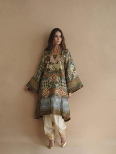 Pakistani Fashion Casual, Tunic Designs, Pakistani Fancy Dresses, Pakistani Dresses Casual, Pakistani Fashion Party Wear, Beautiful Pakistani Dresses, Salwar Kamiz, Boutique Dress Designs, Party Wear Indian Dresses