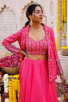 Gathered Lehenga, Floral Lengha, Hot Pink Jacket, Neck Designs For Suits, Gaun Fashion, Printed Jacket, Lehenga Skirt