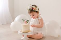 First Birthday Crown, Baby Flower Crown, Newborn Flower, 1st Birthday Pictures, 1st Birthday Photoshoot, First Birthday Pictures, Floral Birthday, Birthday Photography