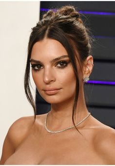 Hair Party Ideas, Hairstyles Red Carpet, Oscars Hairstyles, Red Carpet Hairstyles, Celebrity Updos, Oscar Hairstyles, Red Carpet Makeup, Emily Ratajkowski Style, Red Carpet Hair