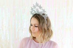 DIY-star-crown-headband - DIYs.com Nye Party Hats, Nursery Rhyme Costume, Vintage Circus Performers, Diy Nye, Eve Costume, Crown Diy, Birthday Hats