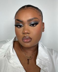 Editorial Makeup Looks Black Women, Glittery Makeup Looks Black Women, Black Makeup Looks Black Women Glitter, Colorful Eyeshadow Black Women, Glossy Eyeshadow Black Women, Glamour Makeup Looks, Complete Makeup, Brown Girls Makeup, Show Makeup