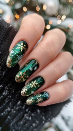 50+ Christmas Nails So Festive, Rudolph Might Ask for Tips! 🎅💅 Get into the holiday spirit with these Christmas Nails that are nothing short of magical! From Christmas Gel Nails to Christmas Nails Acrylic, there's a festive style for everyone. 🎄✨ If you’re looking for Cute Christmas Nails or Christmas Nails Easy to DIY, this collection has got your Nagel Inspo covered. Try some classic Red Christmas Nails or go for whimsical Candy Cane Nails for that sweet holiday touch. Explore stunning Nail... Gingerbread Nails, Xmas Nail Designs, Nails Unique, Xmas Nail, Christmas Gel, Festive Nail Art, Cute Christmas Nails, Winter Nails Acrylic