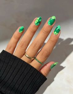 Get your fingertips ready for St. Patrick’s Day with these simple and fun green nail designs! Discover 30 classy nail art ideas that are anything but cheesy – just like these short shamrock nails! St Patricks Nail Designs, Classy Nail Art Ideas, Simple Spring Nails, Green Nail Art, Classy Nail Art