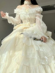 Royalcore Aesthetic Dress, Royalty Dress Aesthetic, Victorian Style Wedding Dress, Gaun Abad Pertengahan, Old Fashion Dresses, Kawaii Fashion Outfits, Pretty Prom Dresses, Fantasy Dress