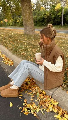 Casual fall outfit, cozy fall outfit, casual outfit idea, early fall outfit, cozy vest outfit, ugg platform outfit, trendy fall outfit, neutral fall outfit Fall Outfit Dressy Casual, Thanksgiving Break Outfits, Outfits With Tan Boots Ankle, Cute Fall Outfits Uggs, Cozy Pumpkin Patch Outfit, Thanksgiving Flannel Outfit, Outdoor Fall Outfits Women, Outfits For Tennessee Vacation Winter, Savannah Fall Outfits