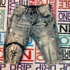 Sz 30 Denim Blue Graphic Jean Shorts Urban Ripped Recycled Denim Bottoms, Urban Style Ripped Recycled Denim Bottoms, Spring Streetwear Cutoff Jeans, Spring Streetwear Bottoms In Recycled Denim, Urban Denim Blue Jeans For Summer, Urban Style Denim Blue Jeans For Summer, Urban Distressed Jeans For Summer, Urban Ripped Denim Bottoms, Urban Cutoff Cotton Jeans