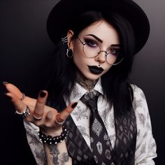 Witch Makeup With Glasses, Alt Makeup With Glasses, Goth Makeup Glasses, Goth With Glasses, Makeup With Glasses, Egirl Fashion, Punk Makeup, Alt Makeup, Goth Hair