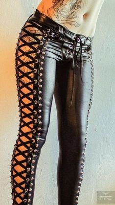 Outfits Mit Leggings, Toxic Vision, Black Leather Pants, Leather Pant, Mötley Crüe, Fit Pants, Leather Leggings, Goth Fashion