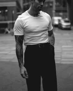 Minimalist Fashion Men, Street Style Outfits Men, Mens Outfit Inspiration, Loose Trousers, Mens Fashion Casual Outfits, Summer Chic, Men Fashion Casual Outfits