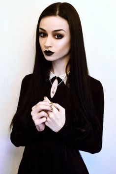 Felice Fawn. Wednesday Addams Makeup, Felice Fawn, Wednesday Addams Costume, Dark Lipstick, Traje Casual, Halloween Make Up, Gothic Beauty, Gothic Girls, Halloween Make