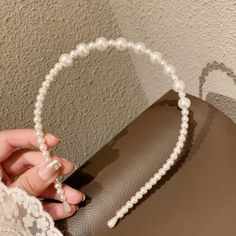 Pearl White Headband *Condition: New *Smoke & Pet Free Household Pearl Headband Wedding, Bridal Hair Bands, Bridal Headbands, Headband Handmade, Elegant Headband, Designer Hair Accessories, Pearl Bridal Headband, Wedding Hair Headband, Bridal Headwear