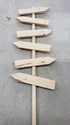 wooden planks are arranged in the shape of a christmas tree on concrete flooring