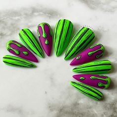 Green Goth, Its Showtime, Nails Gothic, Halloween Nail Ideas, Horror Nails, Alcohol Pads, Halloween Manicure, Drip Nails, Nails Fake