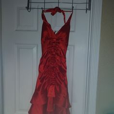 Formal Dress Morgan And Co. Crimson Dress Nwot Red Satin Dress For Spring, Red Fitted Midi Dress For Holiday, Red Satin Holiday Dress, Spring Red Satin Dress, Unique Hoco Dresses, Hoco Dresses Red, Crimson Color, Crimson Dress, Morgan Dress