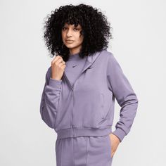 Style No. FN2415-509 Color: Daybreak/Black Grounded in style, comfort and versatility, meet Nike's take on luxury loungewear. Perfect for warmer days, swap out your fleecy hoodie for this soft, light layer with a loose fit. It's cozy enough to wear around the house yet elevated enough to wear out in the city. 70% Cotton/30% Polyester. Soft and slightly drapey. Nike Sportswear Chill Terry Women's Loose Full-Zip French Terry Hoodie. Nike Gifts, Loungewear Luxury, French Terry Hoodie, Nike Fashion, Nike Sports, Sportswear Women, Full Zip Hoodie, Soft Light, Nike Sportswear