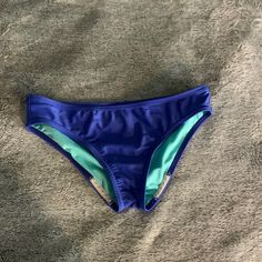 Never Worn Blue Stretch Tankini For Swimming, Blue Swimwear For Sunbathing, Blue Stretch Swimwear For Pool, Blue Stretch Tankini For Sunbathing, Stretch Blue Tankini For Sunbathing, Blue Stretch Swimwear For Beach Party, Blue Brief Tankini For Beach, Blue Brief Swimwear For Beach Party, Blue Beach Tankini Brief