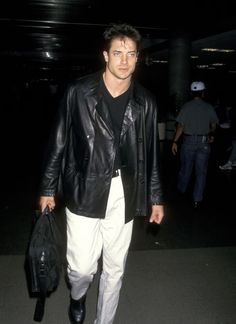 00s Fashion Men, Dad Aesthetic Fashion, Mens Airport Style, Met Gala Outfits, Famous Outfits, Brendan Fraser, Men Stylish Dress, 1990s Fashion