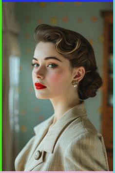 1940 Victory Rolls, 50s Hair Inspiration, 50s Bob Hairstyles, 50s Hairdo, 50s Updo Hairstyles, 1950s Long Hairstyles, 50s Hairstyles Short, Short Vintage Hairstyles, Vintage Hairdo