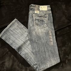 Brand New Silver Jeans With Tags. Size 29w/35l. Beautiful Distressed Style. Clothing Pieces, Outfit Inspo Casual, Silver Jeans, Back To School Outfits, Workout Accessories, Cute Fits, Fit Inspo, Fancy Dresses, School Outfits