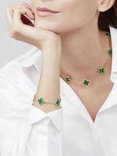 79karat.co Van Cleef And Arpels Jewelry, Van Cleef & Arpels, Malachite Bracelet, Malachite Necklace, Four Leaf Clover Necklace, Van Cleef And Arpels, Bracelets Design, Clover Necklace, Van Cleef Arpels