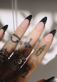 Black Shiny Nails Sparkle, Black Bling Acrylic Nails Almond, Black Acyrilics Nails Almond, Black Nails Almond Shape Design, Black And Silver Nails Short Almond, Black Shimmer French Tip Nails, Black Glitter French Tips Almond, Black Cateye French Tip Nails, Glitter Black Tip Nails