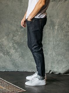 Our premium denim is inspired by the classic vintage blue jean. Our Premium Japanese 4-Way Stretch Selvedge denim story starts in Japan where our fabric is developed at one of the oldest denim mills. We blend a unique 4 way stretch material with selvedge denim to create a specific amount of stretch and comfort you wouldn’t typically get with selvedge denim. This 360 degree of stretch gives the wearer comfort from every angle no matter what they are doing. Our 4-Way Stretch selvedge fabric is wea Selvedge Denim Men, Denim Jeans Outfit, Jeans Outfit Men, Raw Jeans, Indigo Jeans, Selvedge Denim, Dark Jeans, Raw Denim, Mens Style