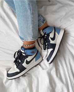 Jordan 1 Retro High Obsidian, Sneaker Nike, All Nike Shoes, Shoes Sneakers Jordans, Nike Shoes Jordans, Nike Air Shoes, Fresh Shoes