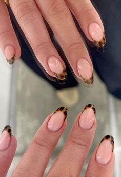 Vintage Style Nail Art, Nail Aesthetic Summer, Mya Benway Nails, Natural Fun Nails, Cool Girl Nails Aesthetic, Gel Tip Nails Ideas, France Inspired Nails, Nails 2024 Simple, Nails Short Almond Summer