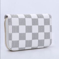 Lovely Checkered Wallets Chic Rectangular Card Holder For Everyday Use, Elegant White Coin Purse For Everyday, White Card Holder With Interior Slots, White Rectangular Card Holder With Slots, White Card Holder With Interior Slots For Everyday Use, White Rectangular Card Holder, White Rectangular Card Holder With Card Slots, White Coin Purse With Removable Pouch, White Everyday Pouch Wallet