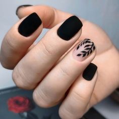 10 ideas de uñas negras cortas para el Halloween que amarás | Mujer de 10 Nails Lines, Nails Burgundy, Unghie Nail Art, Brown Fall, Thanksgiving Nails, Nails Simple, Nails Fall