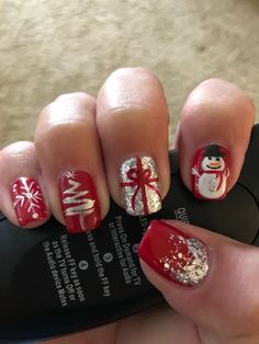 70+ Christmas Nail Art Designs for Short and Medium Nails - Bellatory Christmas Shellac Nails, Christmas Nails Glitter, Christmas Nail Polish, Christmas Nail Colors, Christmas Nails Easy, Nail Stuff